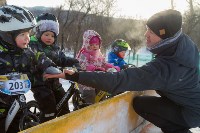Маленькие беговелогонщики вышли на горку в городском парке Южно-Сахалинска, Фото: 10