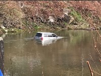 Subaru Forester утонул в реке Казачке в Невельске, Фото: 3