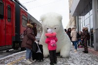 На вокзале Южно-Сахалинска пассажирам желали любви и встречали с печеньем-валентинками, Фото: 6