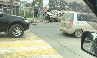 Toyota Platz врезался в дорожное ограждение в Южно-Сахалинске, Фото: 4