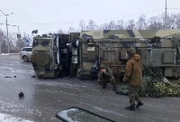 Военный КамАЗ перевернулся на выезде из Южно-Сахалинска, Фото: 3
