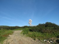 Вулкан Эбеко осыпал Северо-Курильск камнями, Фото: 1