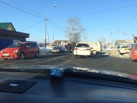 УАЗ и Nissan Juke столкнулись в Южно-Сахалинске, Фото: 1
