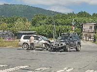 Два внедорожника столкнулись в Южно-Сахалинске, Фото: 3