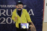 На трансляции матча Уругвай-Россия сахалинские болельщики надели усы, Фото: 10