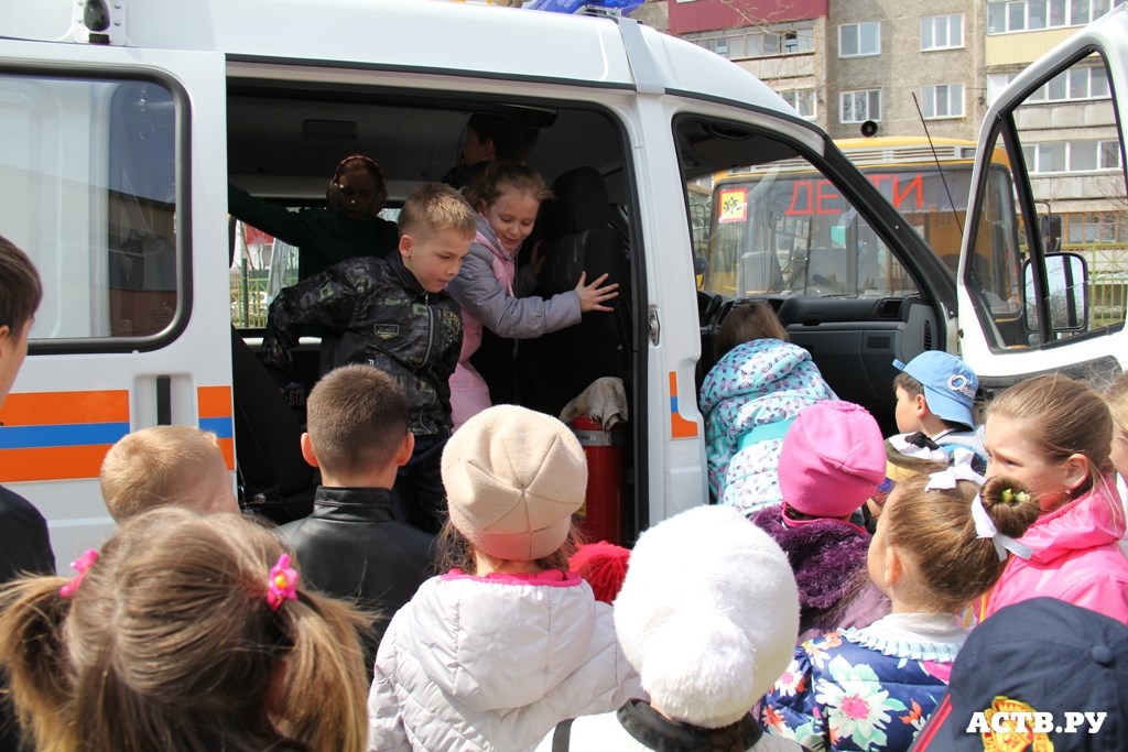 Показательное выступление пожарных и спасателей прошло в Южно-Сахалинске