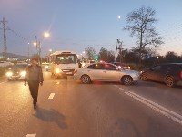 Очевидцев ДТП с участием автобуса и седана ищут в Южно-Сахалинске, Фото: 2