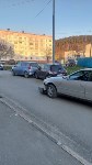 Очевидцы: пьяный водитель врезался в припаркованные автомобили в Южно-Сахалинске, Фото: 2