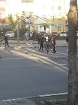 В Южно-Сахалинске оборванные провода мешают движению по улице Ленина, Фото: 10