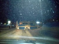 Легковой автомобиль врезался в автобус в Долинске, Фото: 1