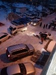 При падении глыбы снега на автомобиль такси в Южно-Сахалинске пострадал мужчина, Фото: 3