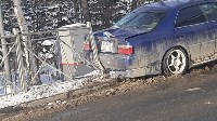 Иномарка после ДТП стала частью ограждения в Южно-Сахалинске, Фото: 5