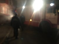 Ночью пожарные тушили подвал многоэтажки в Южно-Сахалинске , Фото: 17