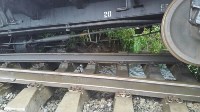 Грузовой поезд сошел с рельс на Сахалине из-за размыва железной дороги, Фото: 3