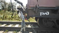 Универсал и железнодорожный локомотив столкнулись в Дальнем, Фото: 2