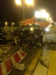 Toyota Chaser врезался в микроавтобус и разделительный бордюр в Южно-Сахалинске, Фото: 1