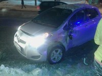 Внедорожник и легковой автомобиль столкнулись в Южно-Сахалинске, Фото: 5