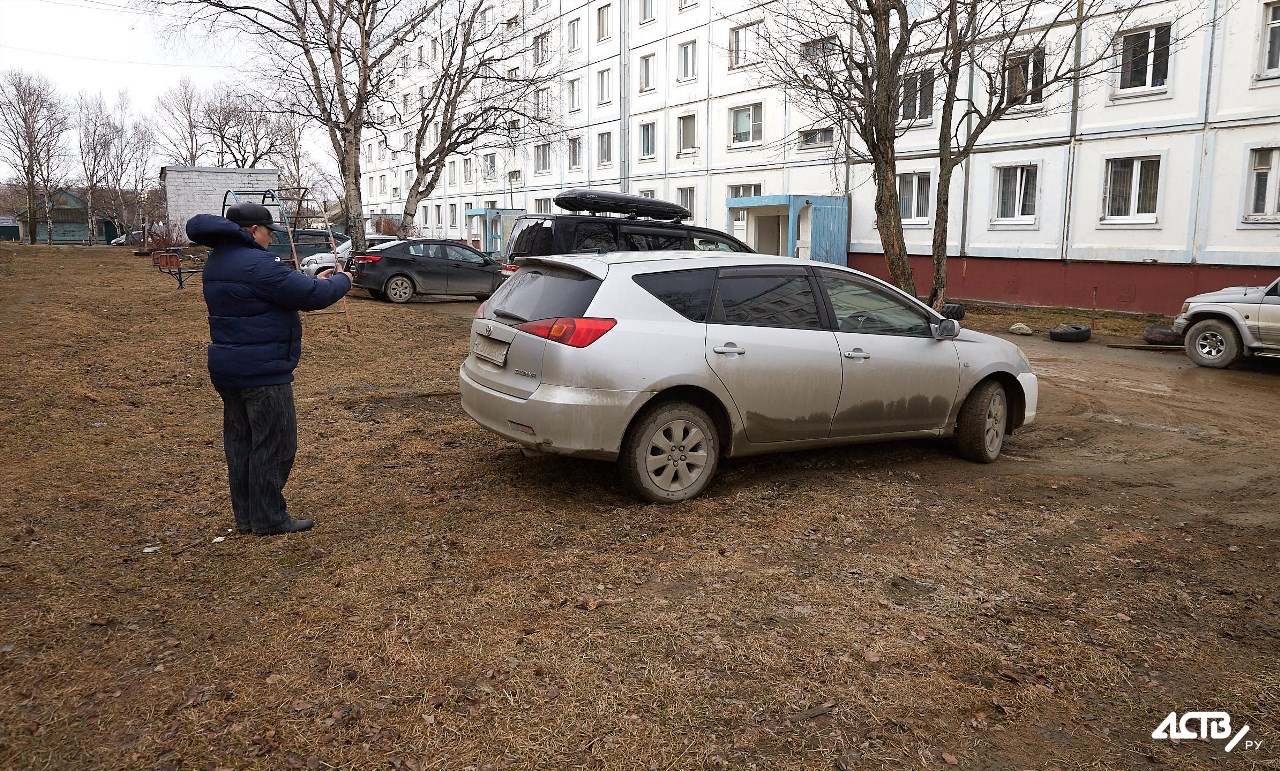 В Хомутово зафиксировали около 30 фактов незаконной парковки на газонах -  Новости Сахалинской области – Фотогалерея, фото 9 - ASTV.ru