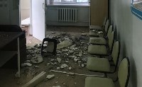 В детской поликлинике №1 в Южно-Сахалинске обвалился потолок, Фото: 1