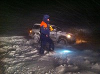 Спасатели на Итурупе вызволили автомобилистов из снежного плена, Фото: 3