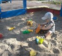 Ребенок в песочнице - и пусть весь мир подождет!