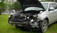 Разбитый автомобиль вылетел на правительственный газон в Южно-Сахалинске, Фото: 4