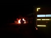 Автомобиль горит в Серных источниках в Холмском районе, Фото: 1