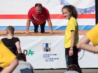 Больше 100 детей вышли на зарядку с Паралимпийскими чемпионами в Южно-Сахалинске, Фото: 2