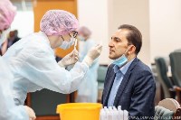 Около ста человек сдали тест на коронавирус в Сахалинской областной думе, Фото: 11