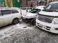 Очевидцев ДТП с участием трех автомобилей ищут в Южно-Сахалинске, Фото: 11