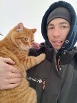 Сахалинский пожарный снял со столба кота, получив сообщение от друга из зоны СВО, Фото: 1