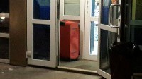 Из-за бесхозной сумки в Южно-Сахалинске эвакуировали продавцов и покупателей супераркета, Фото: 2
