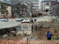 Седан врезался в жилой дом в Новоалександровске, Фото: 3