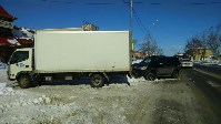 Внедорожник и грузовик столкнулись на улице Железнодорожной в Южно-Сахалинске, Фото: 1