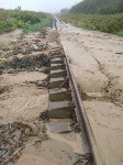 Грузовой поезд сошел с рельс на Сахалине из-за размыва железной дороги, Фото: 5
