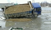 Грузовик провалился в Новоалександровске, Фото: 3