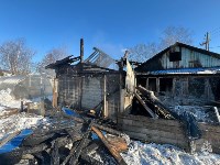 Пожар на улице Степной в Южно-Сахалинске распространился на 25 "квадратов", Фото: 2