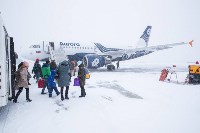 Аэропорт Южно-Сахалинска занесло снегом, Фото: 6