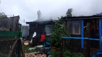 Крыша жилого барака сгорела в Корсакове, Фото: 7