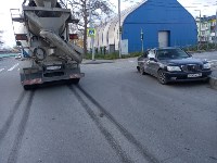 Очевидцев столкновения бетономешалки и седана ищут в Южно-Сахалинске, Фото: 4