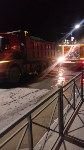 В Поронайске у грузовика загорелось колесо, Фото: 1