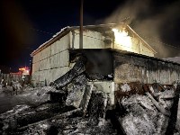 Пожар в автомастерской в Стародубском: Фото 1 Пожар в автомастерской в Стародубском, Фото: 1