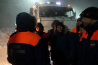 На Сахалине из снежного плена освободили автоколонну, Фото: 1