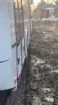 Рейсовые автобусы застревают на грязной дороге в Ёлочках, Фото: 4
