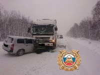 В Смирныховском районе лоб в лоб столкнулись универсал и грузовик, Фото: 3