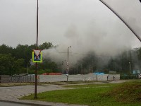 Густой туман в Южно-Сахалинске оказался дымом от пожара, Фото: 2