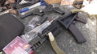 Пистолет-пулемет и больше тысячи патронов изъяли у перевозчиков оружия на Сахалине, Фото: 4