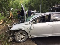 "Тойота" врезалась в дерево в Южно-Сахалинске, Фото: 7