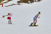 Полсотни сахалинцев разделись, чтобы спуститься на лыжах и сноубордах с «Горного воздуха», Фото: 86