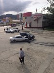 В Южно-Сахалинске на перекрестке ул. Пограничной и пр. Мира столкнулись два автомобиля, Фото: 4